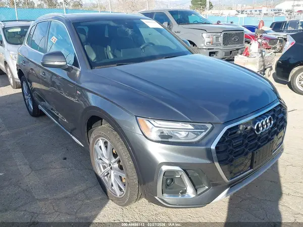 WA1E2AFYXM2041002 2021 AUDI Q5 - Image 1