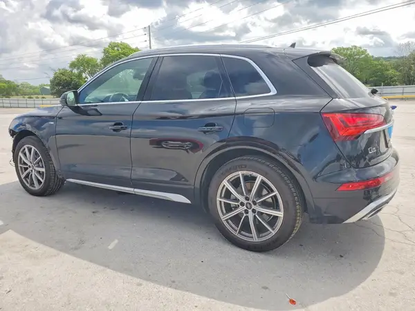WA1E2AFYXM2125370 2021 AUDI Q5 - Image 2
