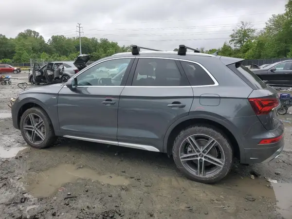 WA1E2BFY9M2083697 2021 AUDI Q5 - Image 2