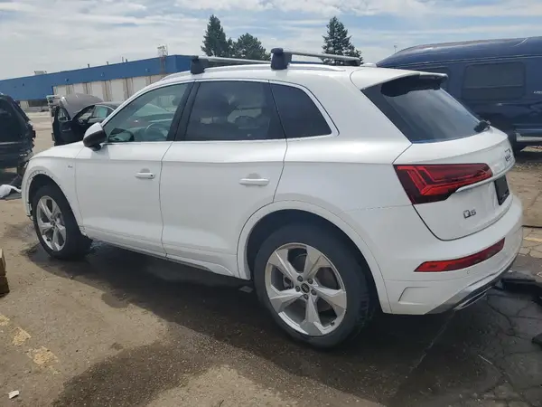WA1EAAFY1N2048022 2022 AUDI Q5 - Image 2