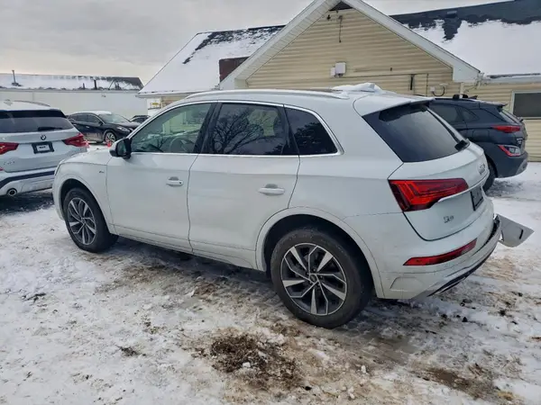 WA1EAAFY4N2082889 2022 AUDI Q5 - Image 2