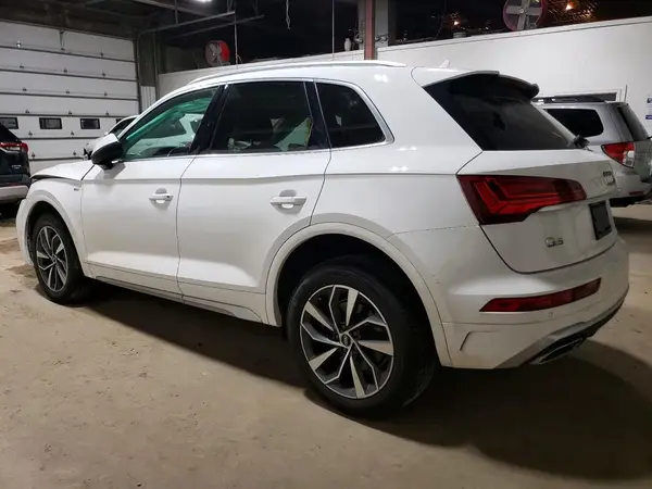WA1EAAFY5N2088135 2022 AUDI Q5 - Image 2