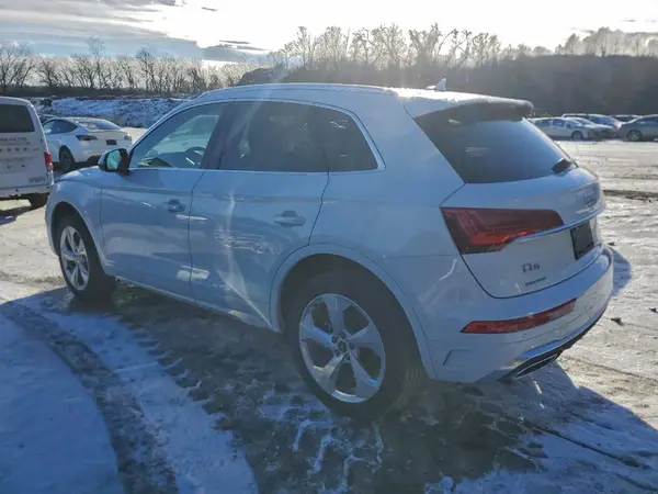 WA1EAAFY6R2069812 2024 AUDI Q5 - Image 2