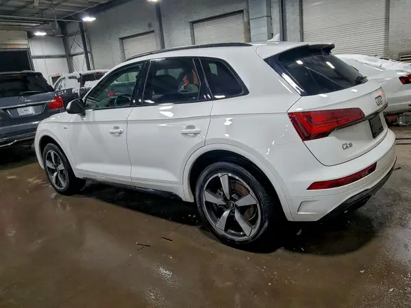 WA1EAAFY8N2010352 2022 AUDI Q5 - Image 2