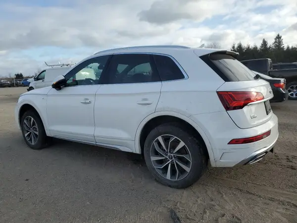 WA1EAAFYXM2098044 2021 AUDI Q5 - Image 2