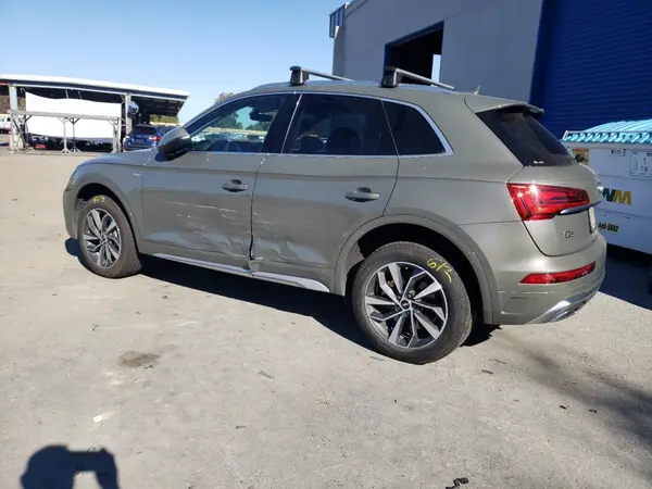 WA1EAAFYXR2082370 2024 AUDI Q5 - Image 2