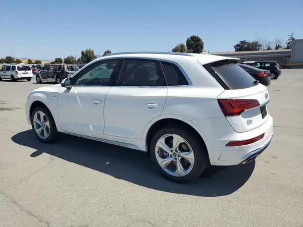 WA1EAAFYXS2024040 2025 AUDI Q5 - Image 2