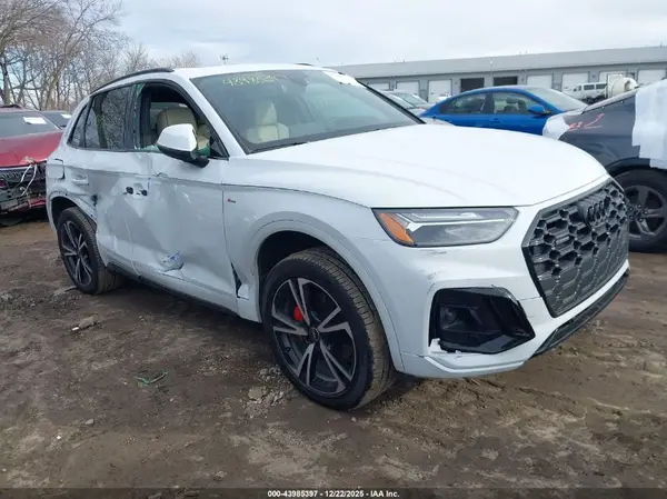 WA1EAAFYXS2043879 2025 AUDI Q5 - Image 1