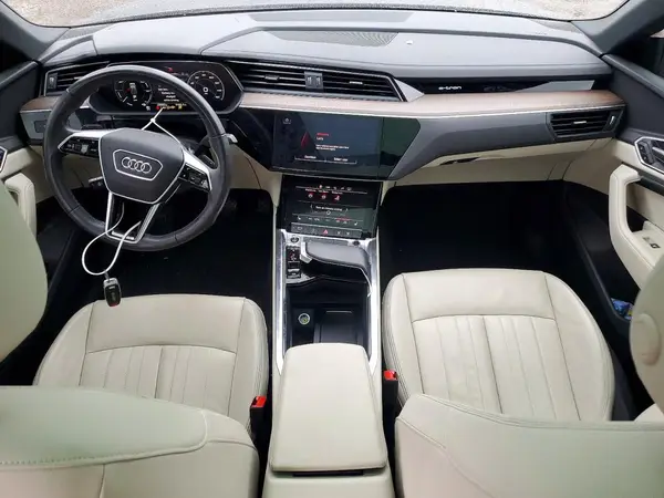 WA1EAAGE5RB049104 2024 AUDI Q8 - Image 8