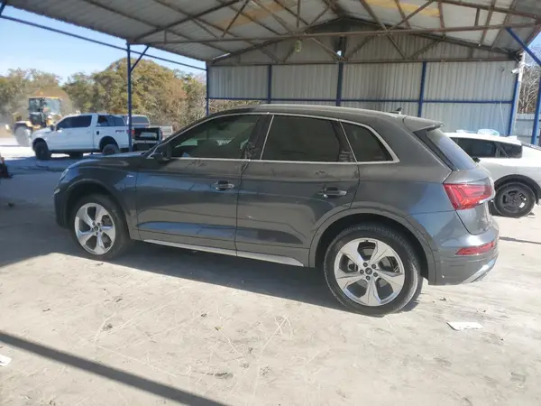 WA1EABFY2N2044180 2022 AUDI Q5 - Image 2