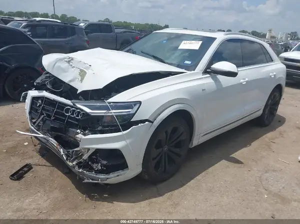 WA1EVAF10MD013935 2021 AUDI Q8 - Image 2
