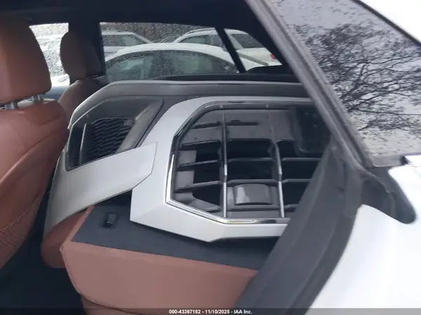 WA1EVAF10MD016740 2021 AUDI Q8 - Image 8