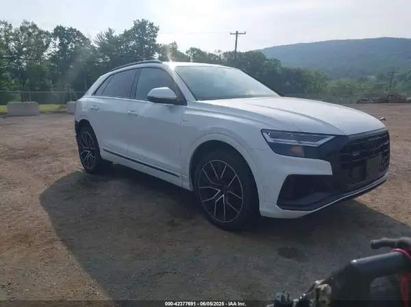 WA1EVAF10MD035031 2021 AUDI Q8 - Image 1