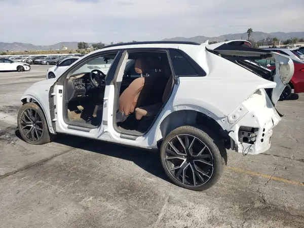 WA1EVAF11KD020793 2019 AUDI Q8 - Image 2