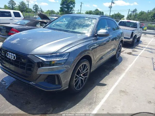 WA1EVAF12MD006405 2021 AUDI Q8 - Image 2