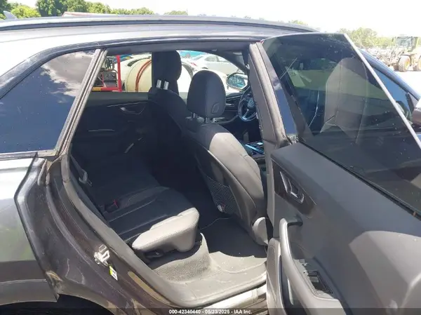 WA1EVAF12MD006405 2021 AUDI Q8 - Image 8