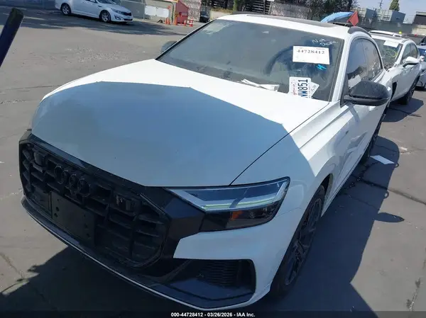 WA1EVAF14KD039015 2019 AUDI Q8 - Image 2