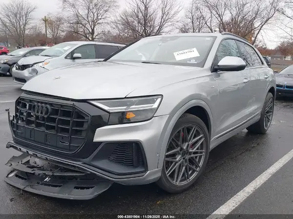 WA1EVAF15KD037077 2019 AUDI Q8 - Image 2