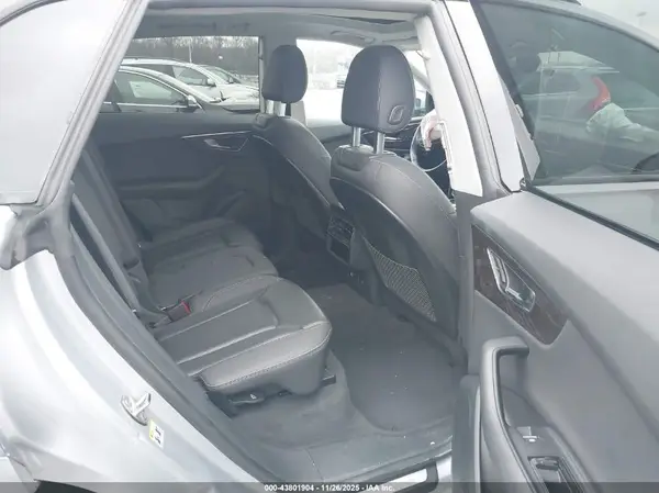 WA1EVAF15KD037077 2019 AUDI Q8 - Image 8
