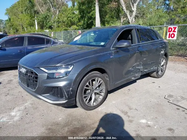 WA1EVAF15MD035056 2021 AUDI Q8 - Image 2