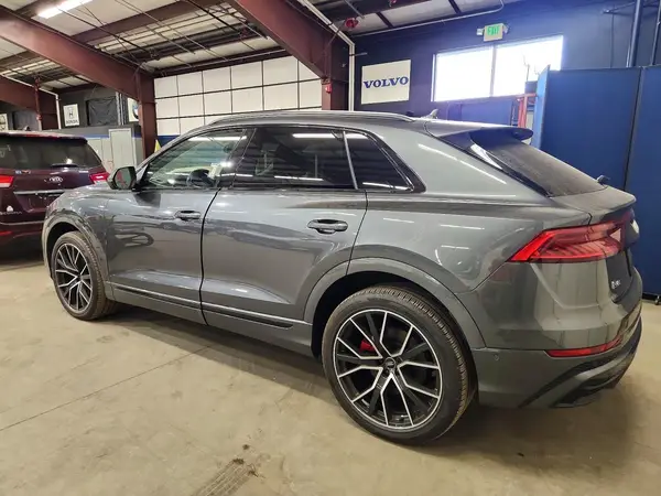 WA1EVAF16KD042854 2019 AUDI Q8 - Image 2