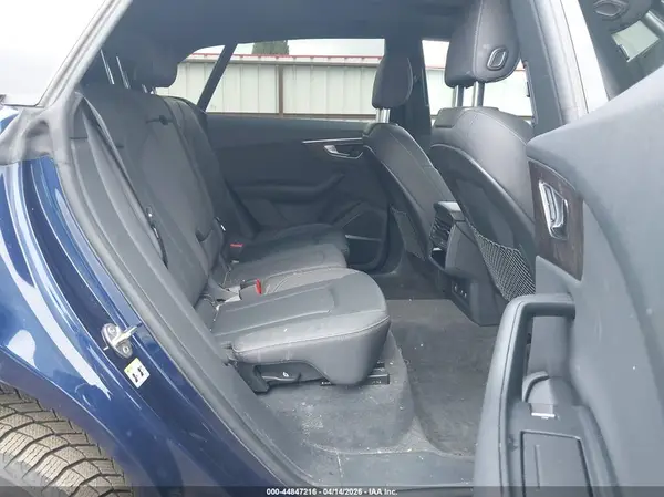 WA1EVAF17KD042121 2019 AUDI Q8 - Image 8