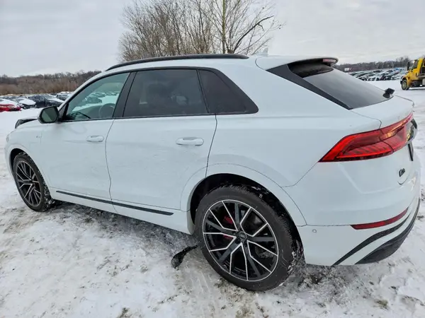 WA1EVAF1XKD022798 2019 AUDI Q8 - Image 2