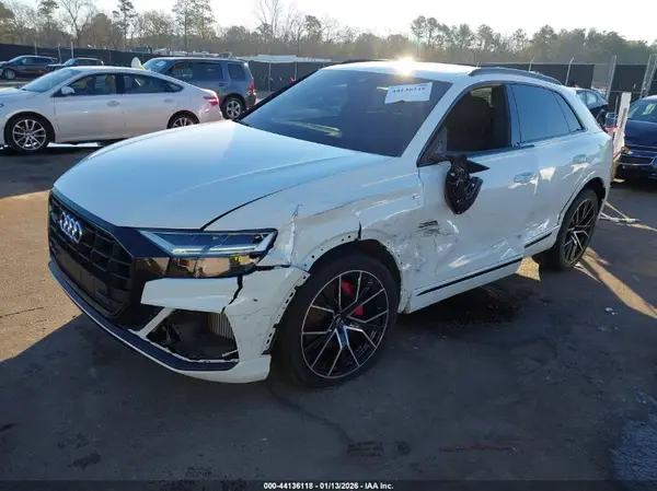 WA1EVAF1XKD030755 2019 AUDI Q8 - Image 2