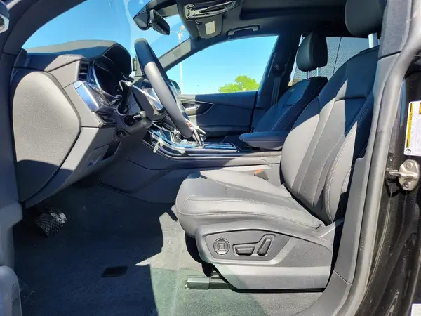 2025 AUDI Q8 auction photo 7
