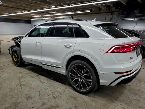 WA1EVBF18ND034667 2022 AUDI Q8 - Image 2