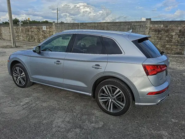 WA1FNAFY5J2007640 2018 AUDI Q5 - Image 2