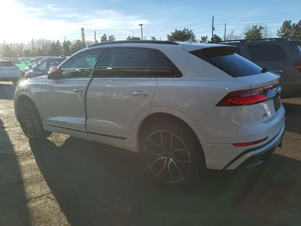 WA1FVAF10KD022068 2019 AUDI Q8 - Image 2