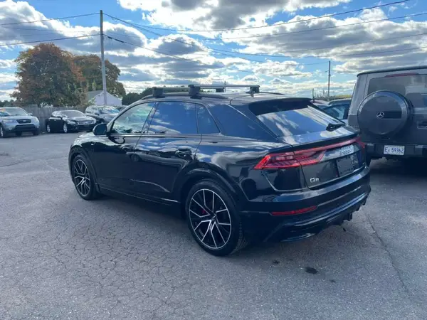 WA1FVAF10KD038478 2019 AUDI Q8 - Image 2