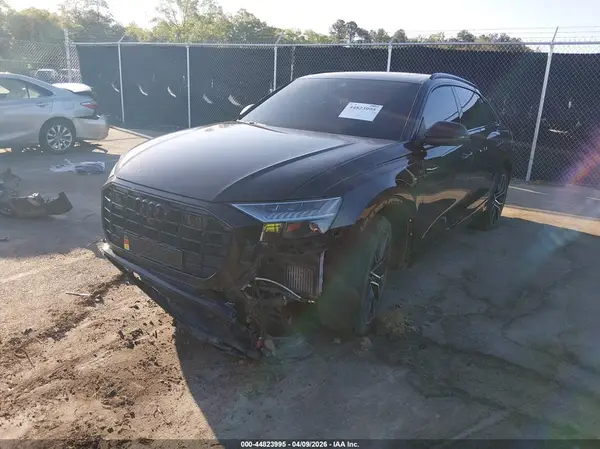 WA1FVAF10KD040358 2019 AUDI Q8 - Image 2