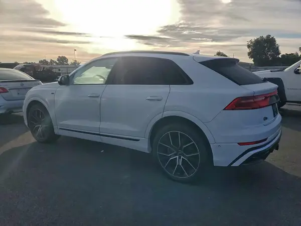 WA1FVAF11KD007157 2019 AUDI Q8 - Image 2