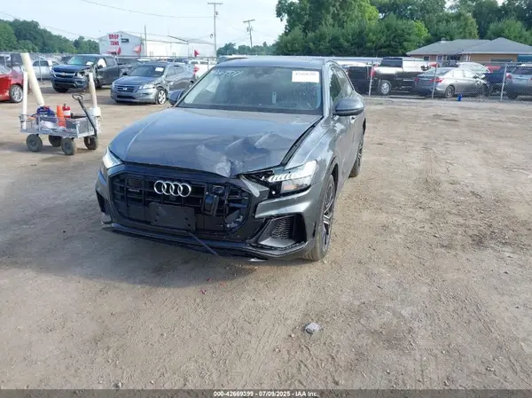 WA1FVAF11KD031801 2019 AUDI Q8 - Image 2