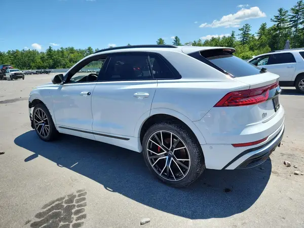 WA1FVAF12KD025814 2019 AUDI Q8 - Image 2