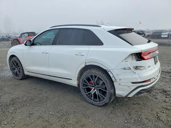 WA1FVAF12KD040877 2019 AUDI Q8 - Image 2
