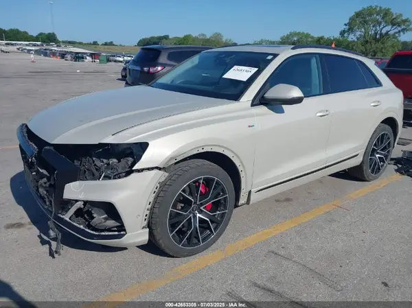 WA1FVAF12MD043880 2021 AUDI Q8 - Image 2