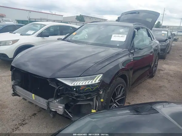 WA1FVAF16KD045581 2019 AUDI Q8 - Image 2