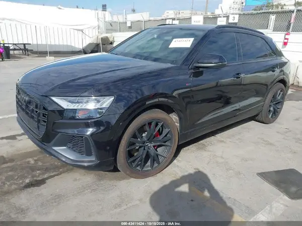WA1FVAF18KD022156 2019 AUDI Q8 - Image 2
