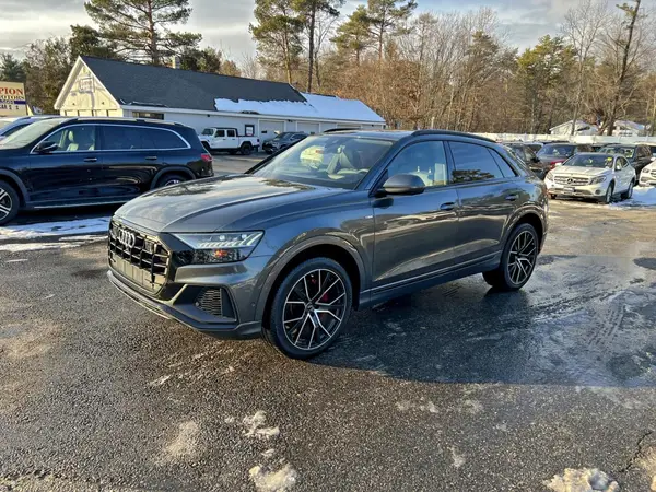 WA1FVAF18KD024568 2019 AUDI Q8 - Image 2