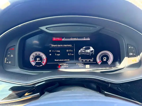 WA1FVAF18KD029107 2019 AUDI Q8 - Image 8