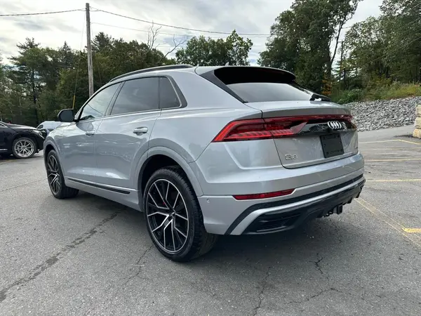 WA1FVAF19KD022280 2019 AUDI Q8 - Image 2
