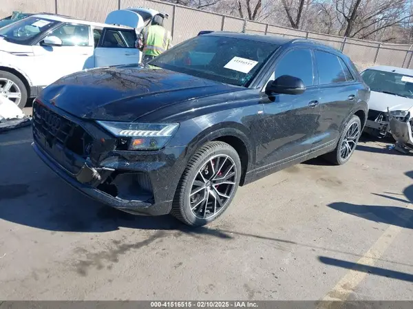 WA1FVAF1XKD031795 2019 AUDI Q8 - Image 2