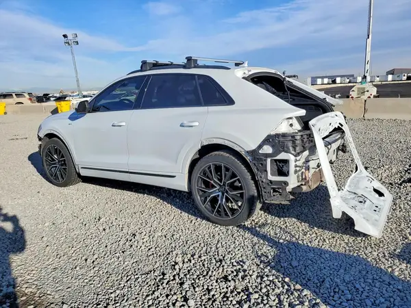 WA1FVAF1XKD045566 2019 AUDI Q8 - Image 2