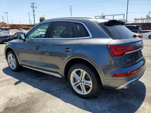 WA1G2AFY0M2047707 2021 AUDI Q5 - Image 2