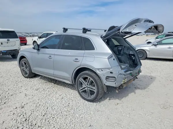 WA1G2AFY1M2044167 2021 AUDI Q5 - Image 2