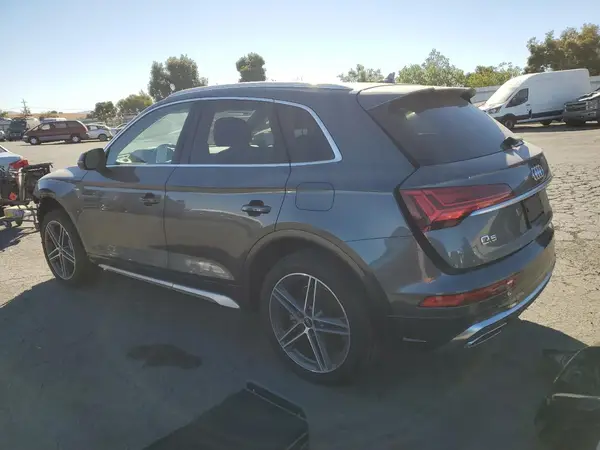 WA1G2AFY1M2048011 2021 AUDI Q5 - Image 2