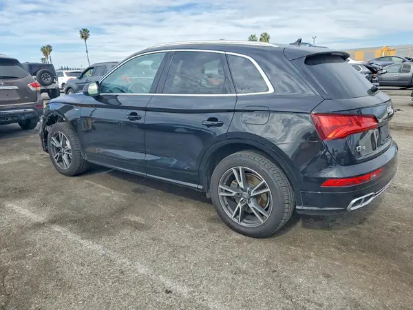 WA1G2AFY4L2049703 2020 AUDI Q5 - Image 2